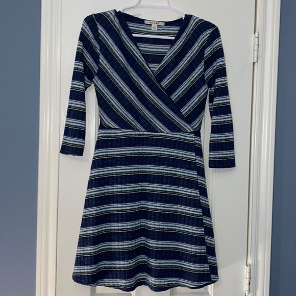 Franchescas Miami Dress - Picture 2 of 3